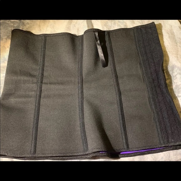 Kim Kardashian Waist Trainer - Picture 7 of 8